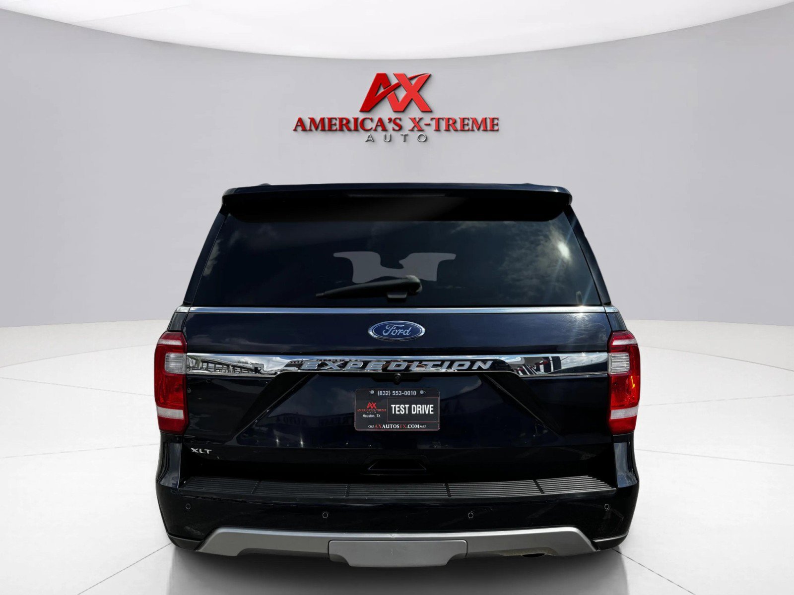 2021 Ford Expedition XLT photo 2