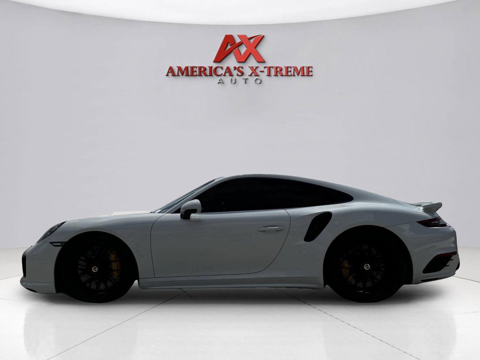 2017 Porsche 911 Turbo S photo 3