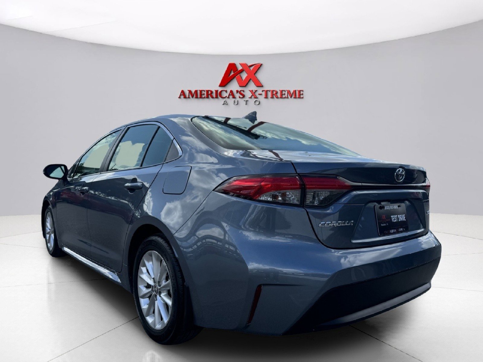 2021 Toyota Corolla XLE photo 3