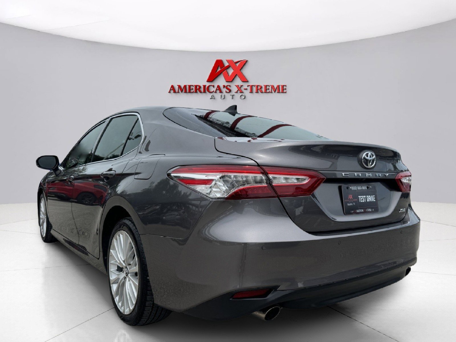 2018 Toyota Camry XLE V6 photo 3