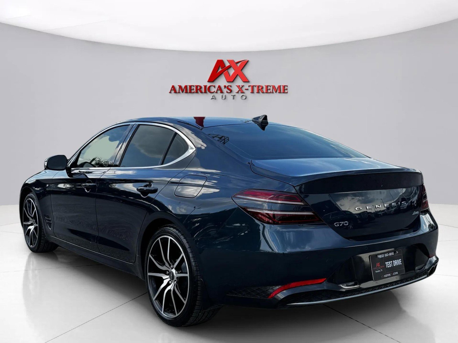 2022 Genesis G70 2.0T photo 3