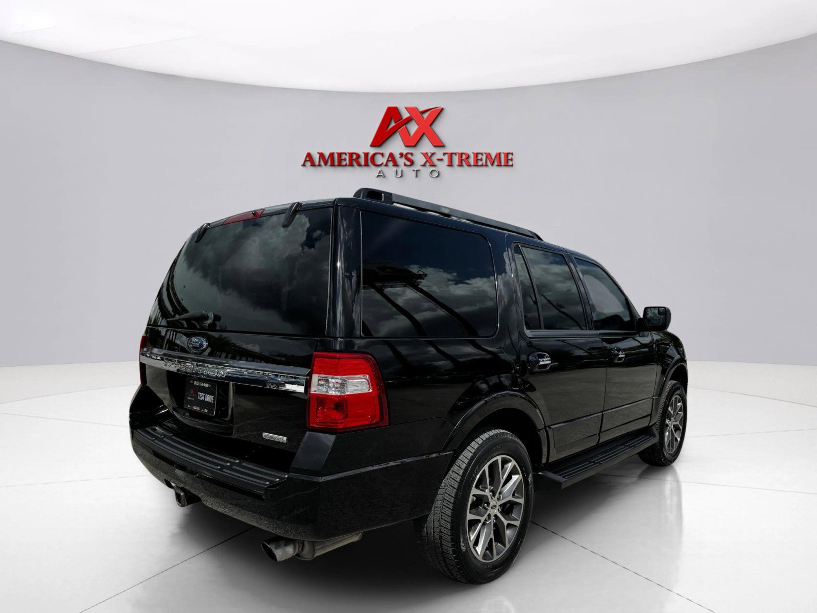 2017 Ford Expedition XLT photo 3