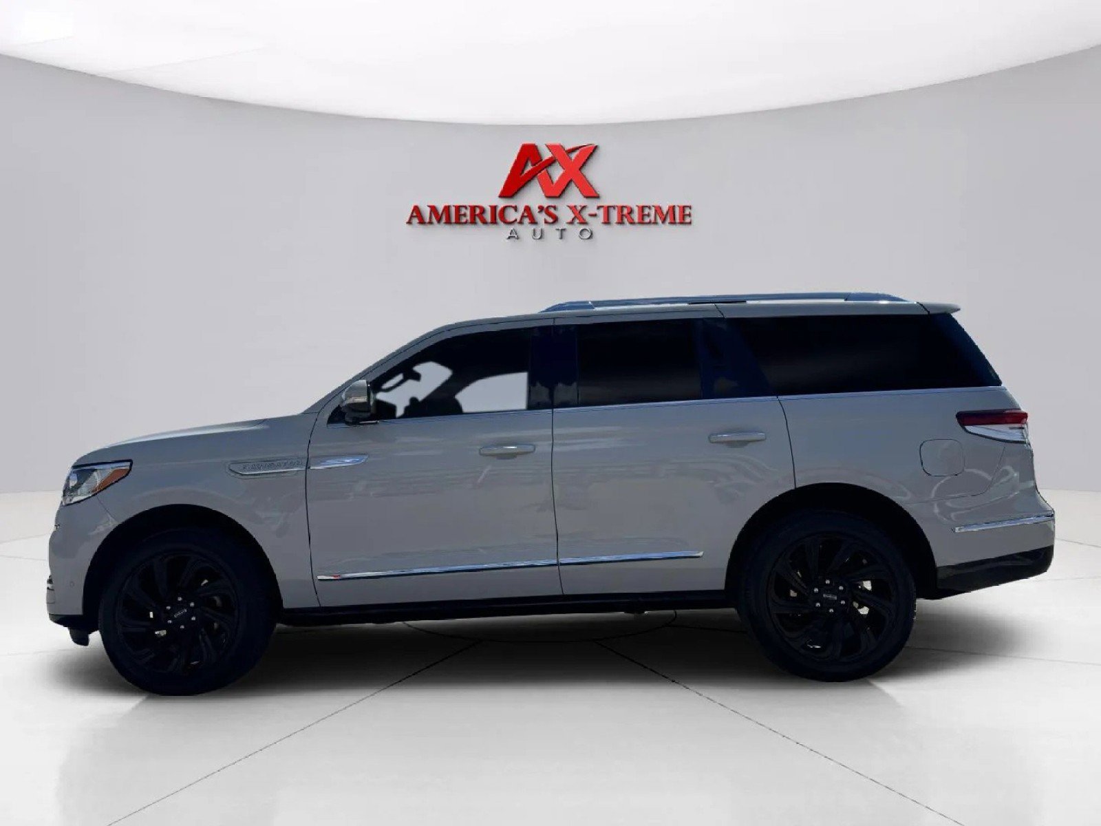2023 Lincoln Navigator Reserve photo 2