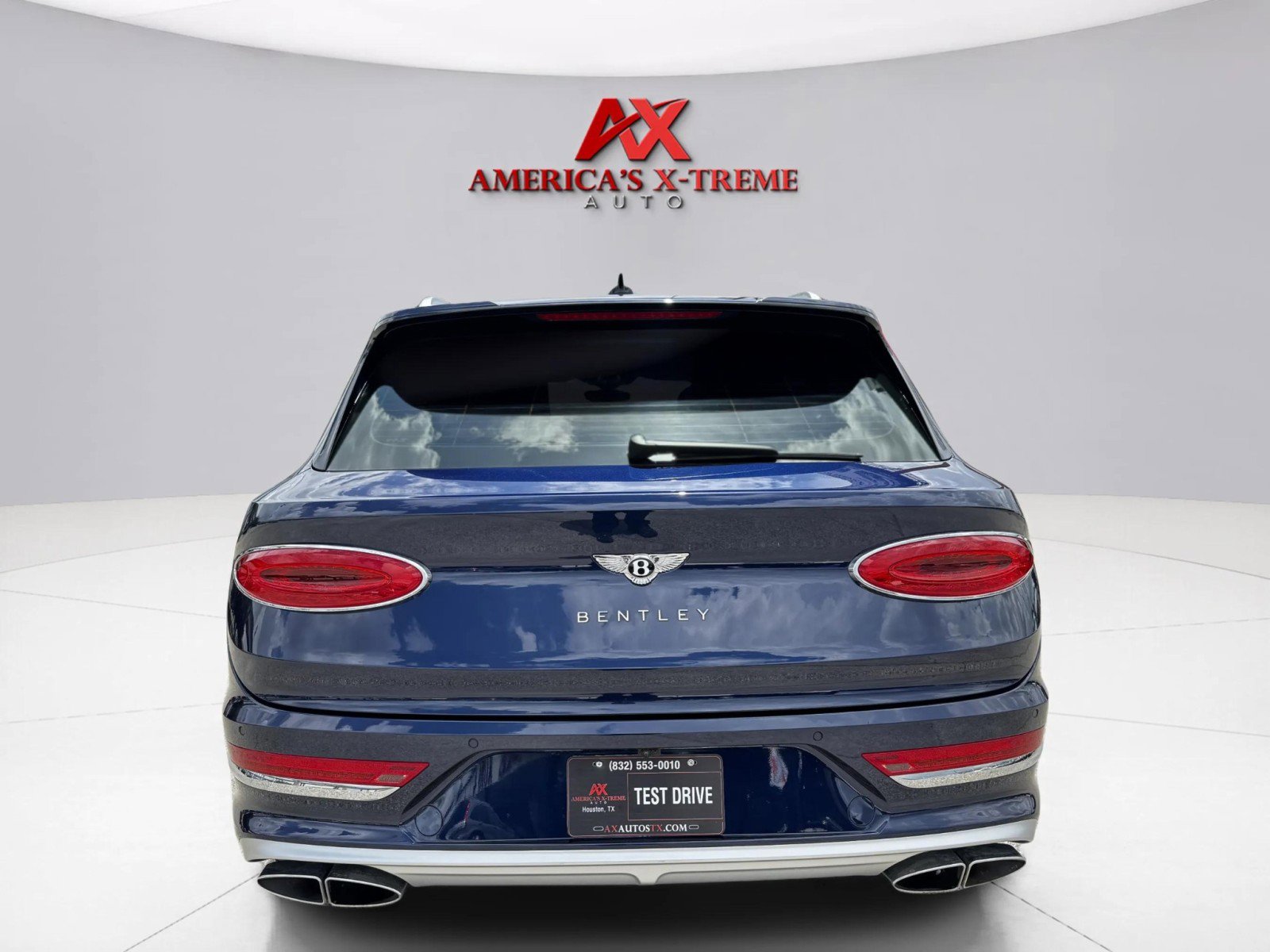 2023 Bentley Bentayga EWB photo 4