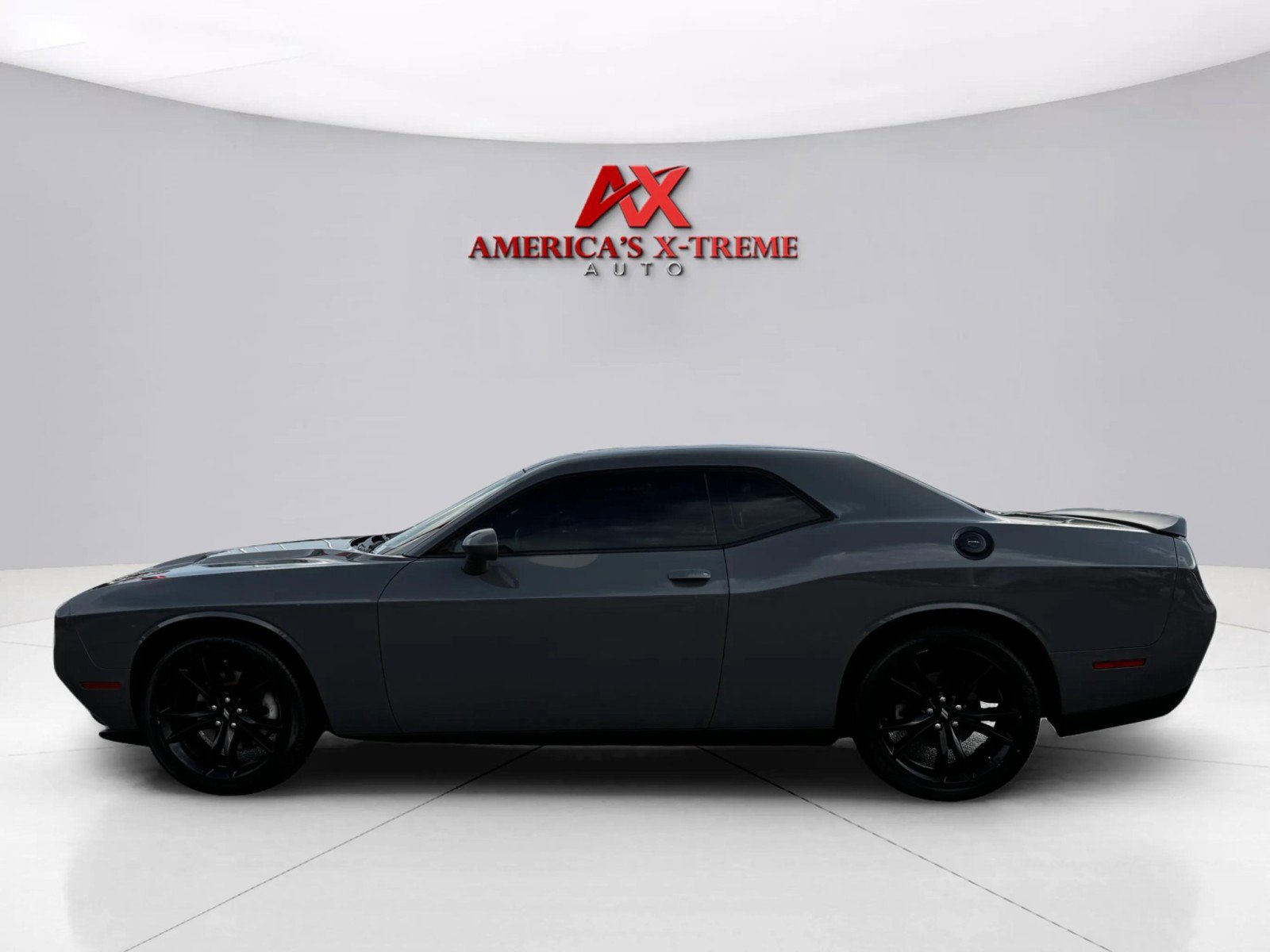 2017 Dodge Challenger SXT Plus photo 2