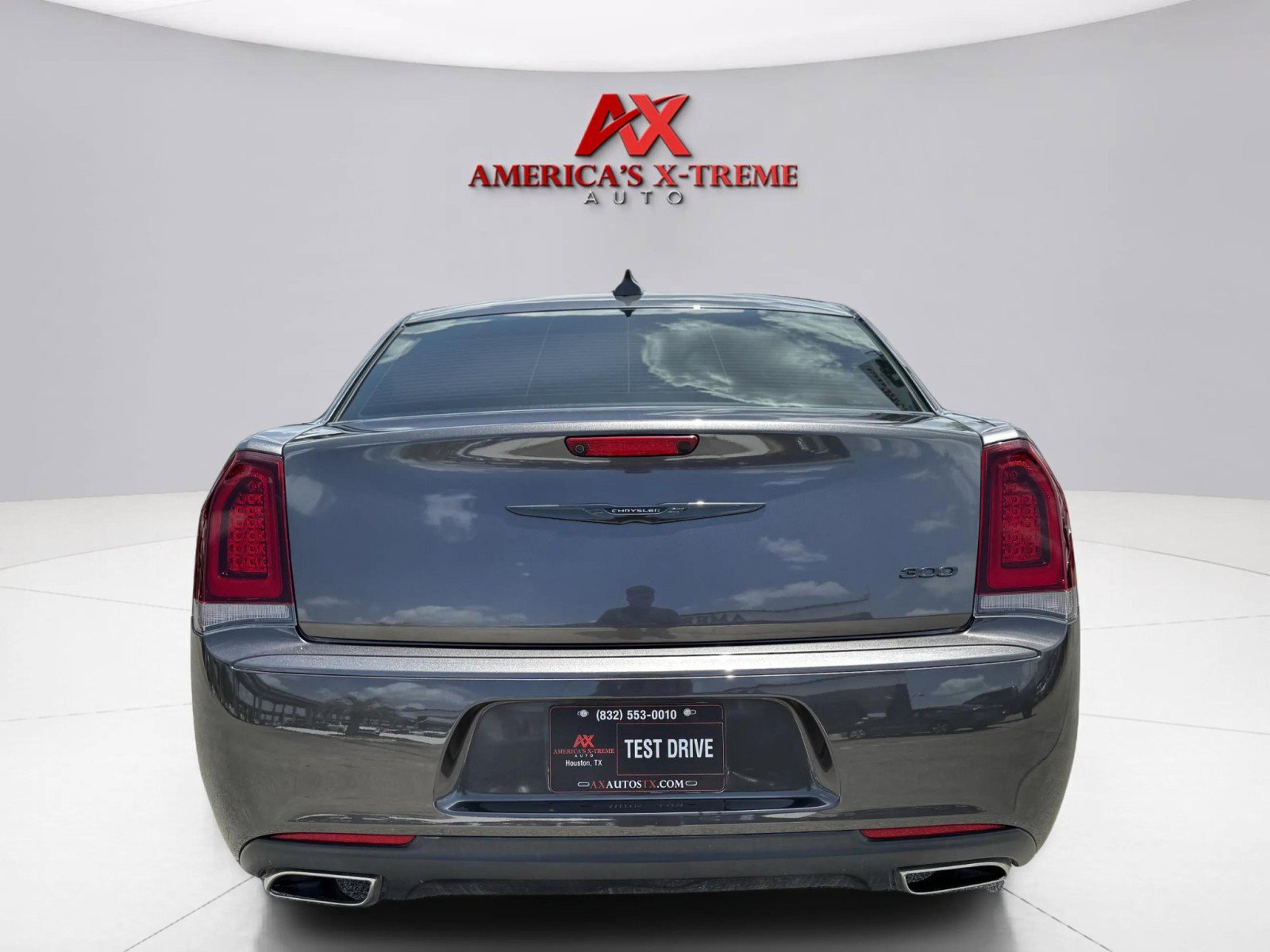 2022 Chrysler 300 Touring photo 4