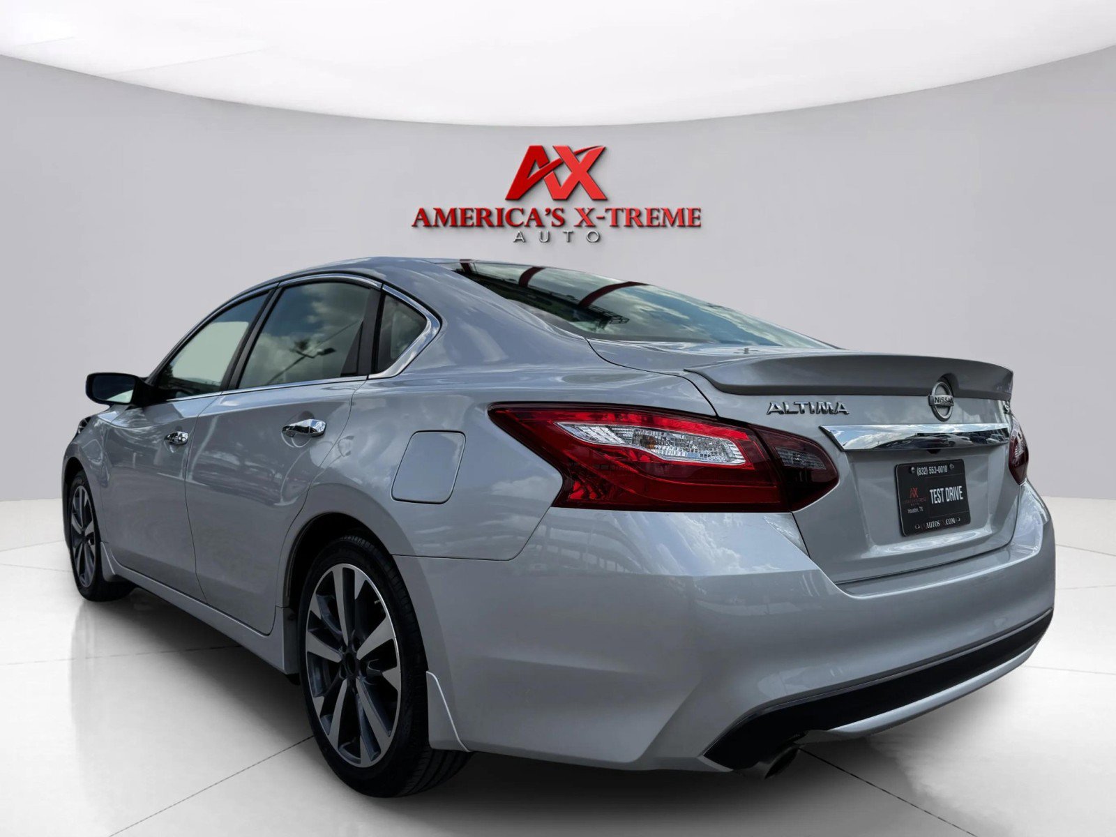 2017 Nissan Altima 2.5 SR photo 3