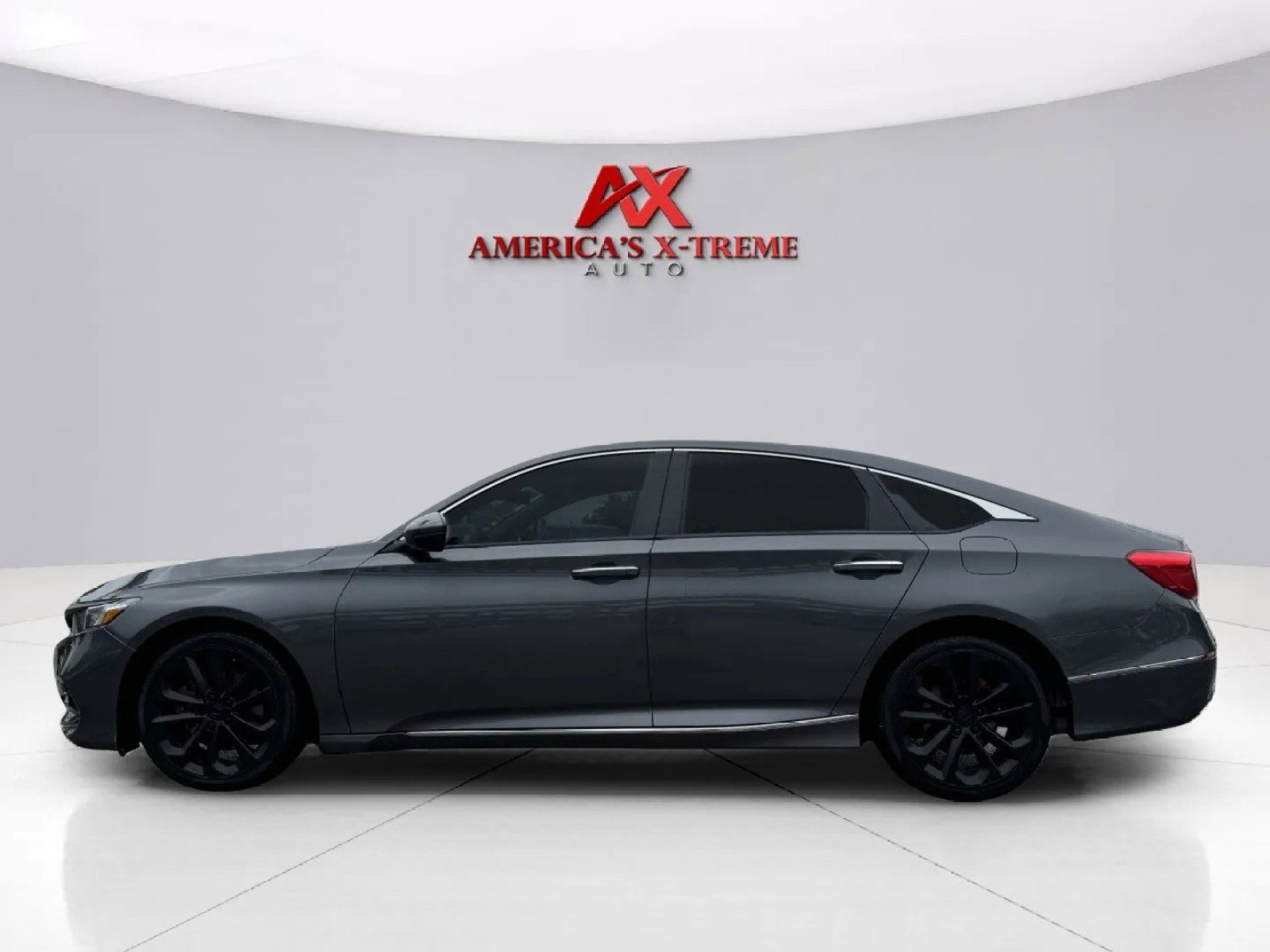 2018 Honda Accord Touring photo 2
