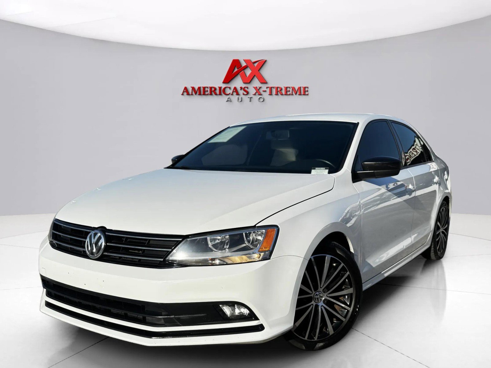 2016 Volkswagen Jetta 1.8T Sport photo 2