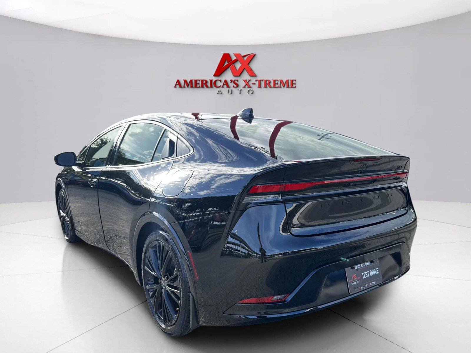 2025 Toyota Prius LE photo 3