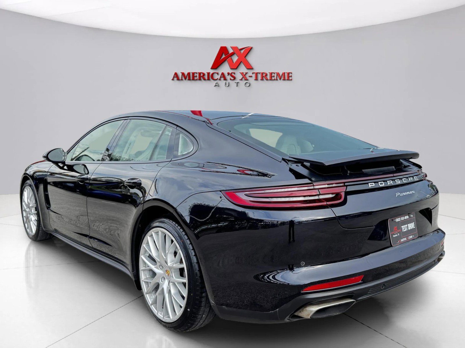 2017 Porsche Panamera Base photo 3