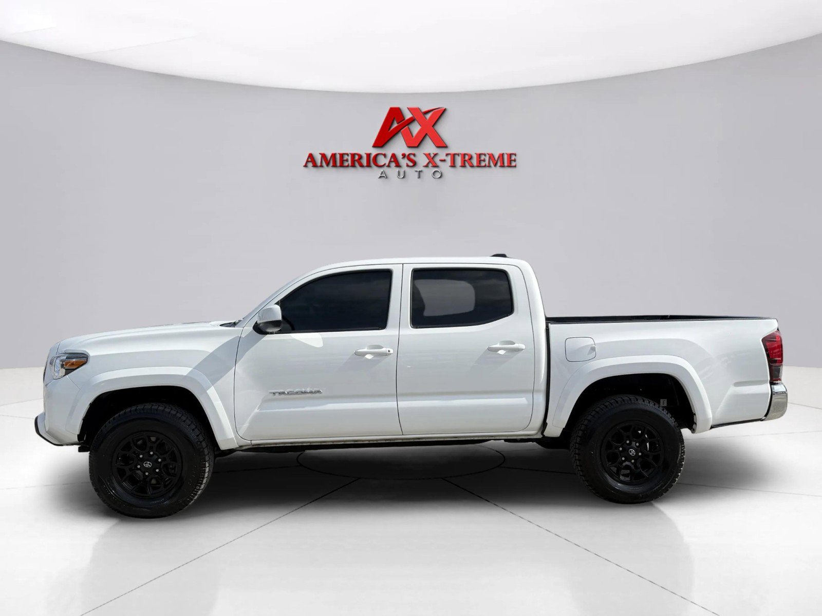 2022 Toyota Tacoma SR5 V6 photo 2