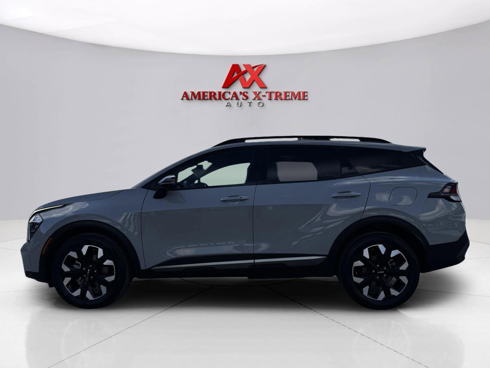 2023 Kia Sportage X-Line photo 2