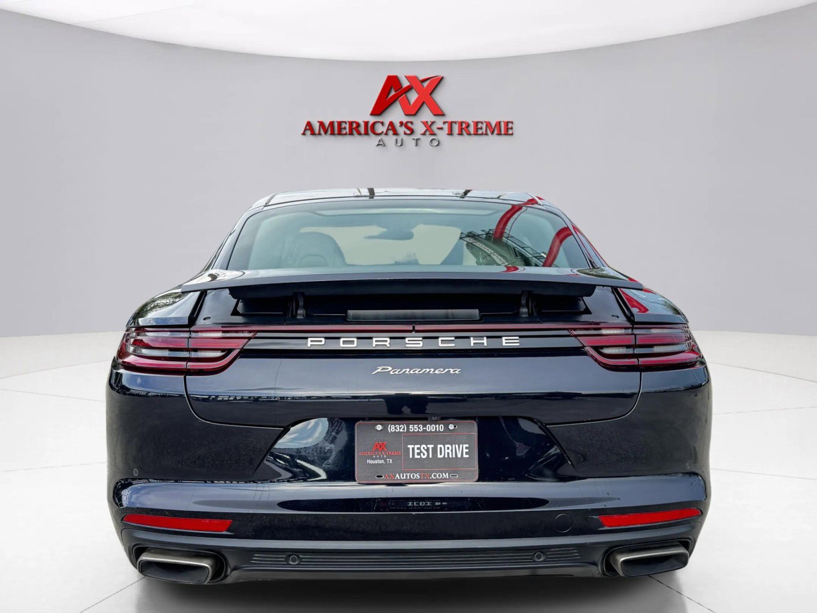 2017 Porsche Panamera Base photo 4