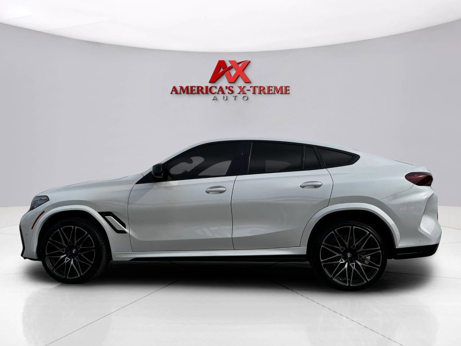 2022 Bmw X6 M photo 2