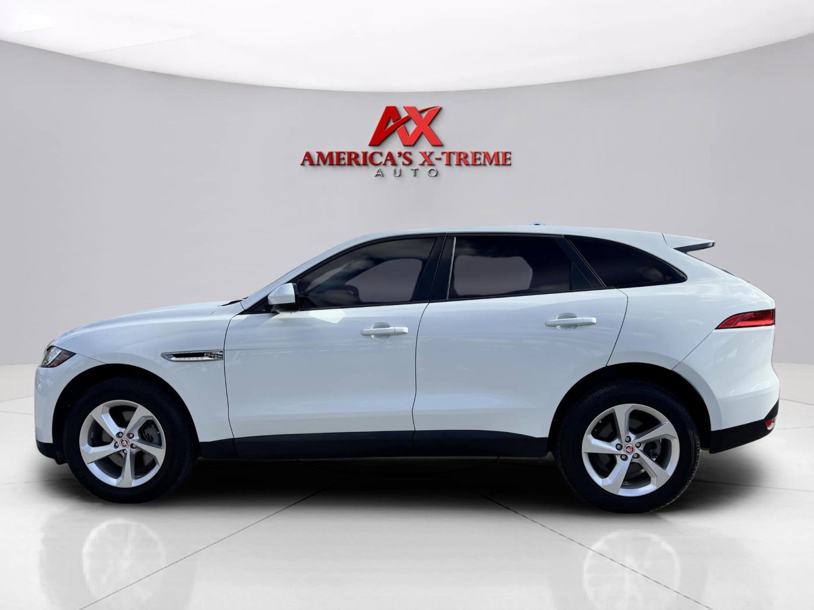 2018 Jaguar F-PACE Premium photo 2