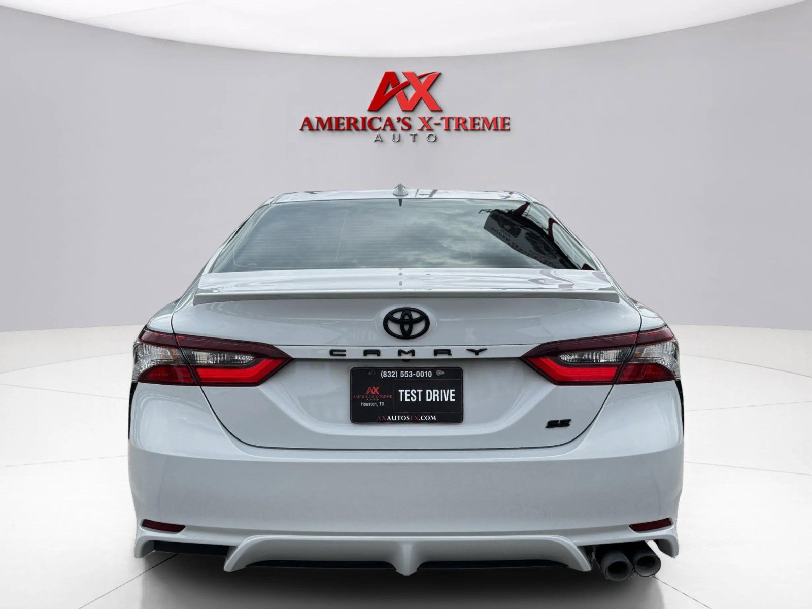 2023 Toyota Camry SE photo 4