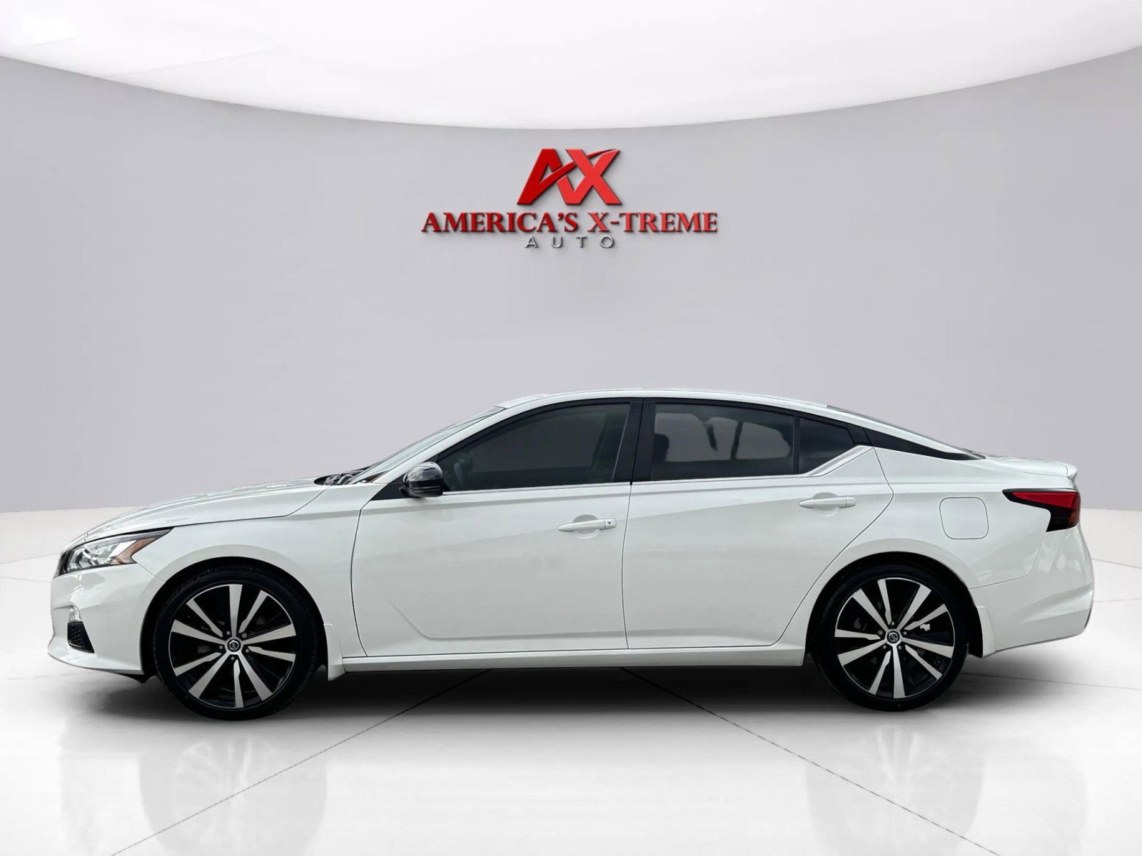 2021 Nissan Altima 2.5 SR photo 2