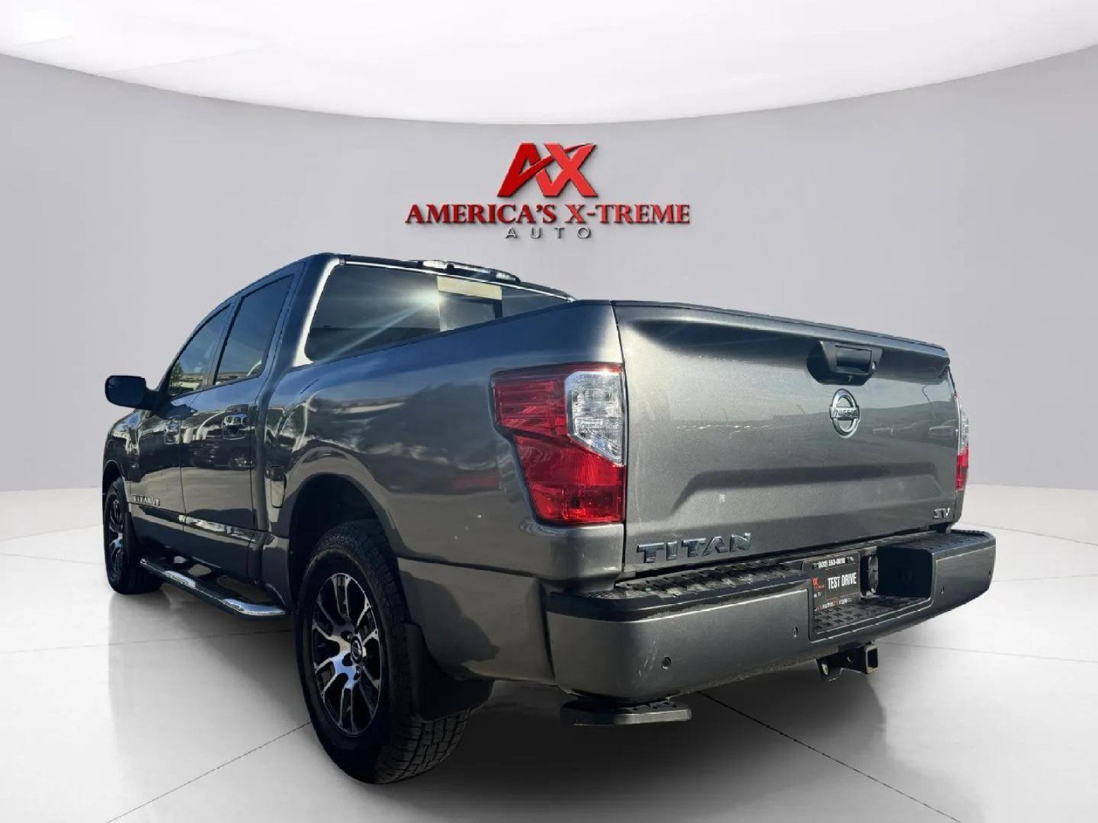 2020 Nissan Titan SV photo 3