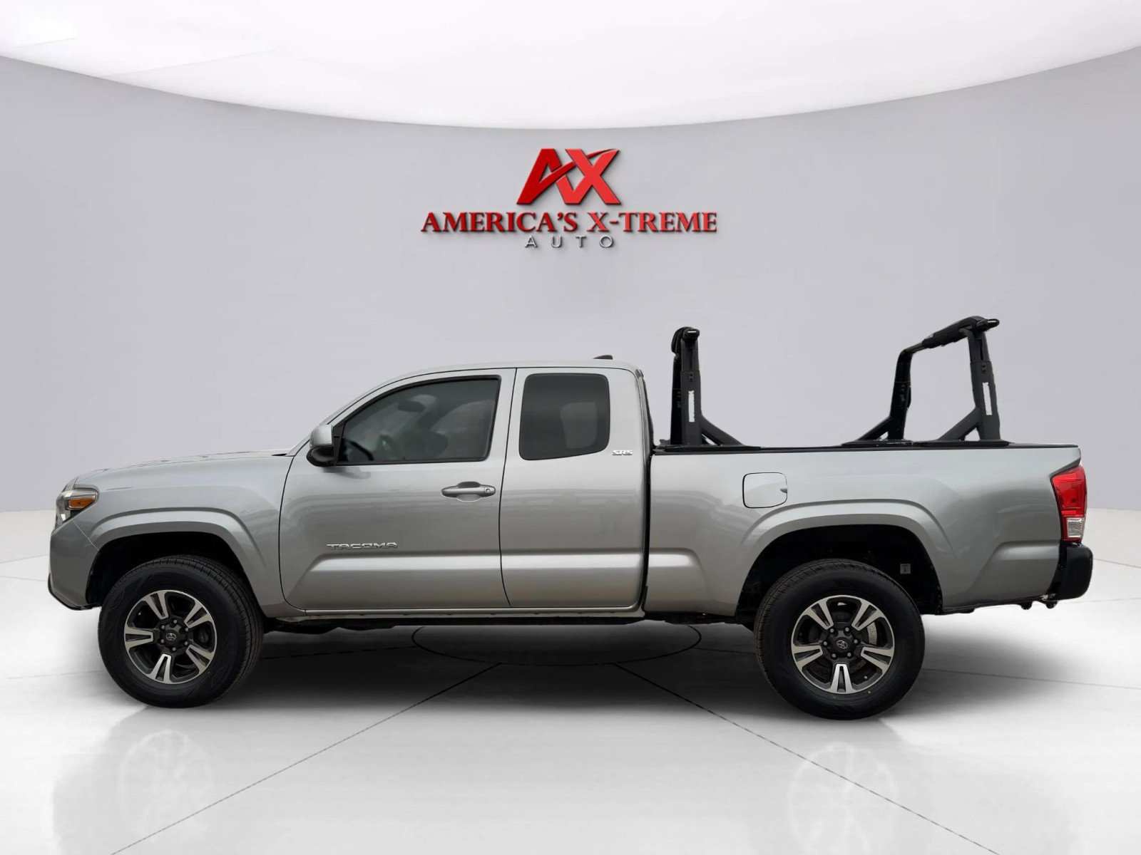 2017 Toyota Tacoma SR5 photo 2