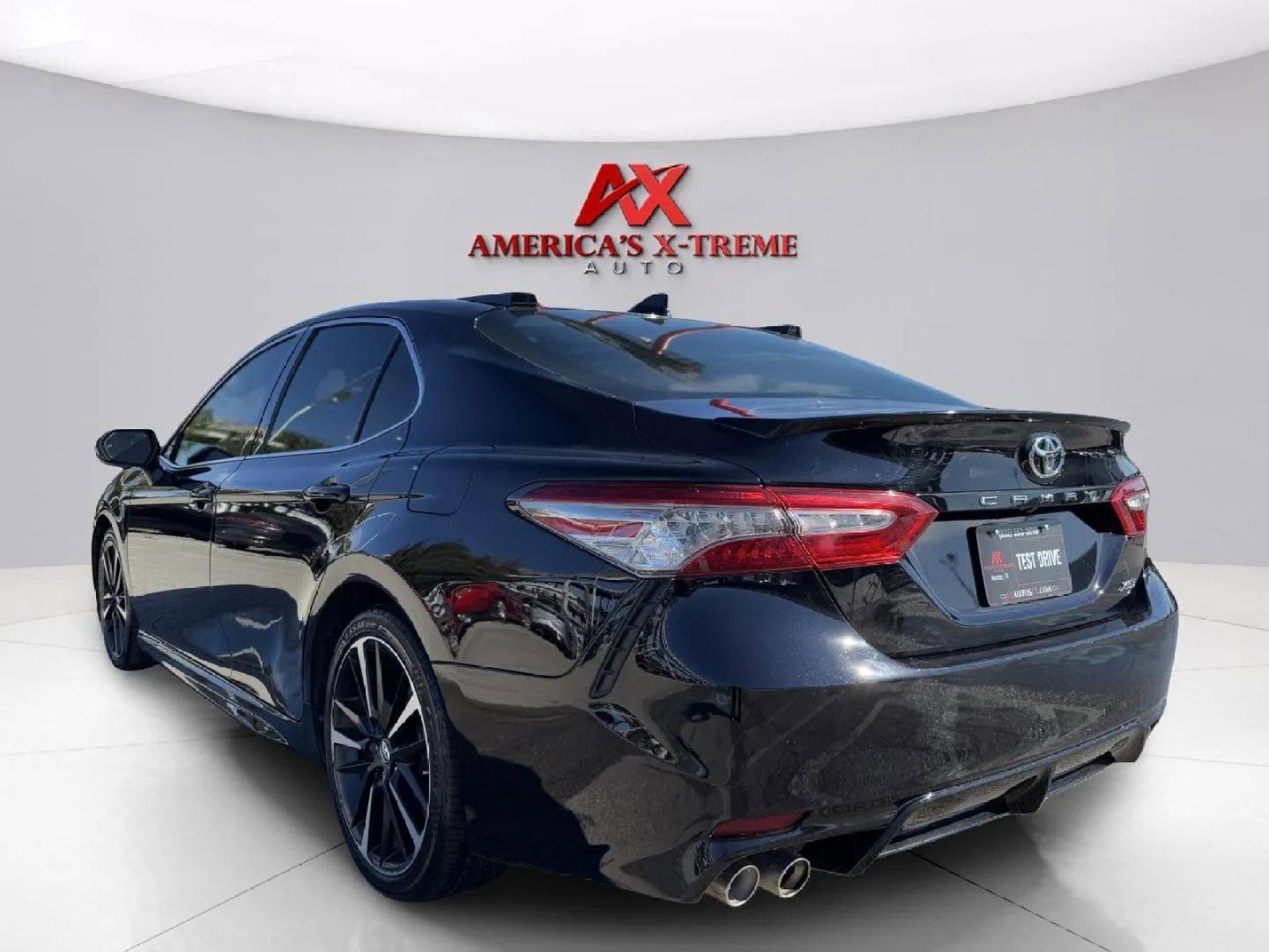 2019 Toyota Camry XSE photo 3