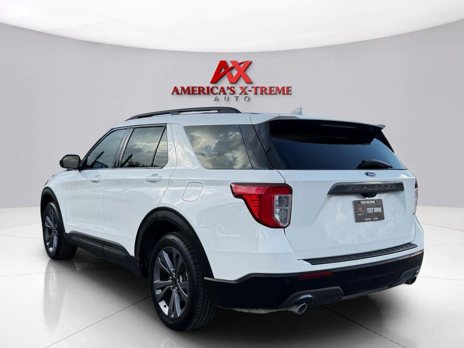 2022 Ford Explorer XLT photo 3