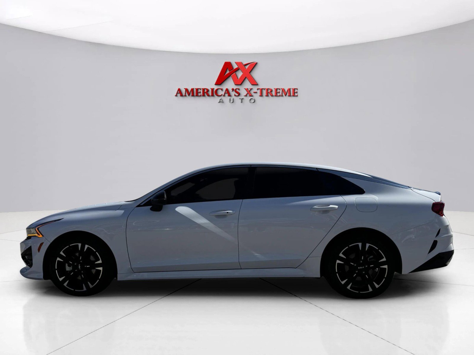 2023 Kia K5 GT-Line photo 2