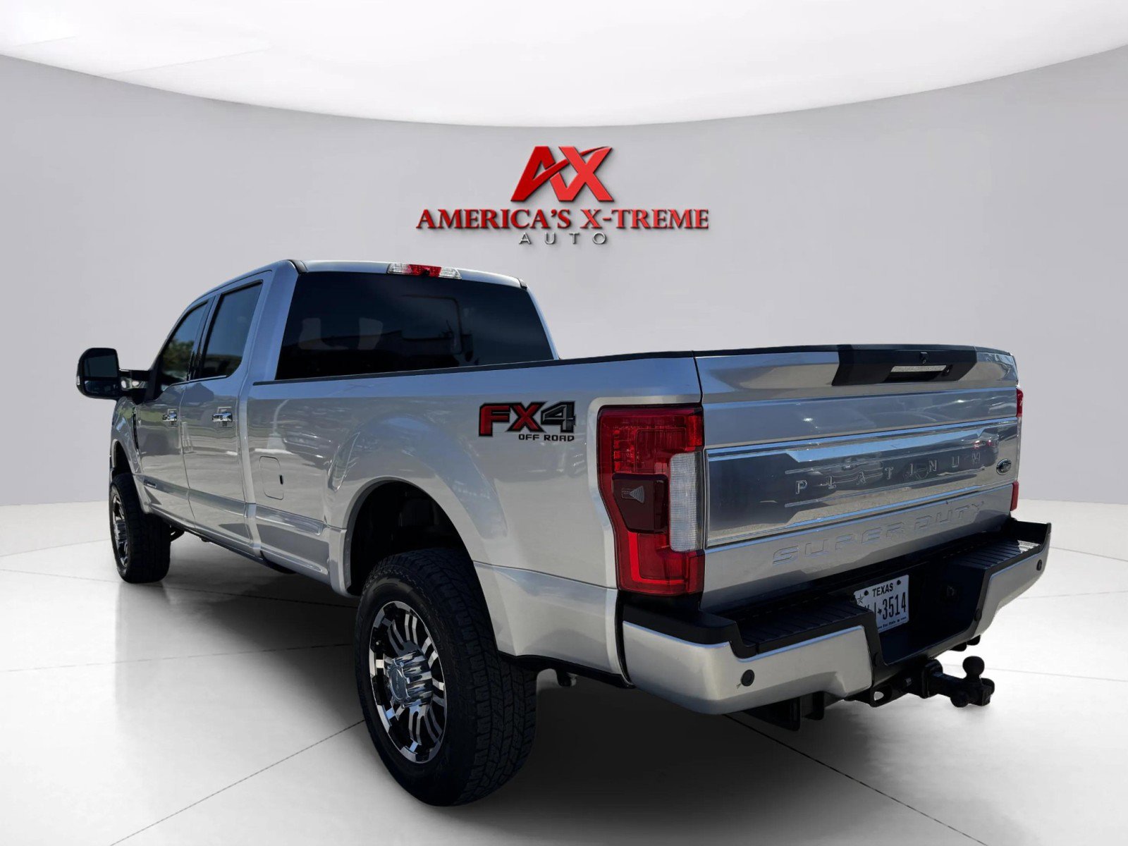 2017 Ford F-350 Platinum photo 2