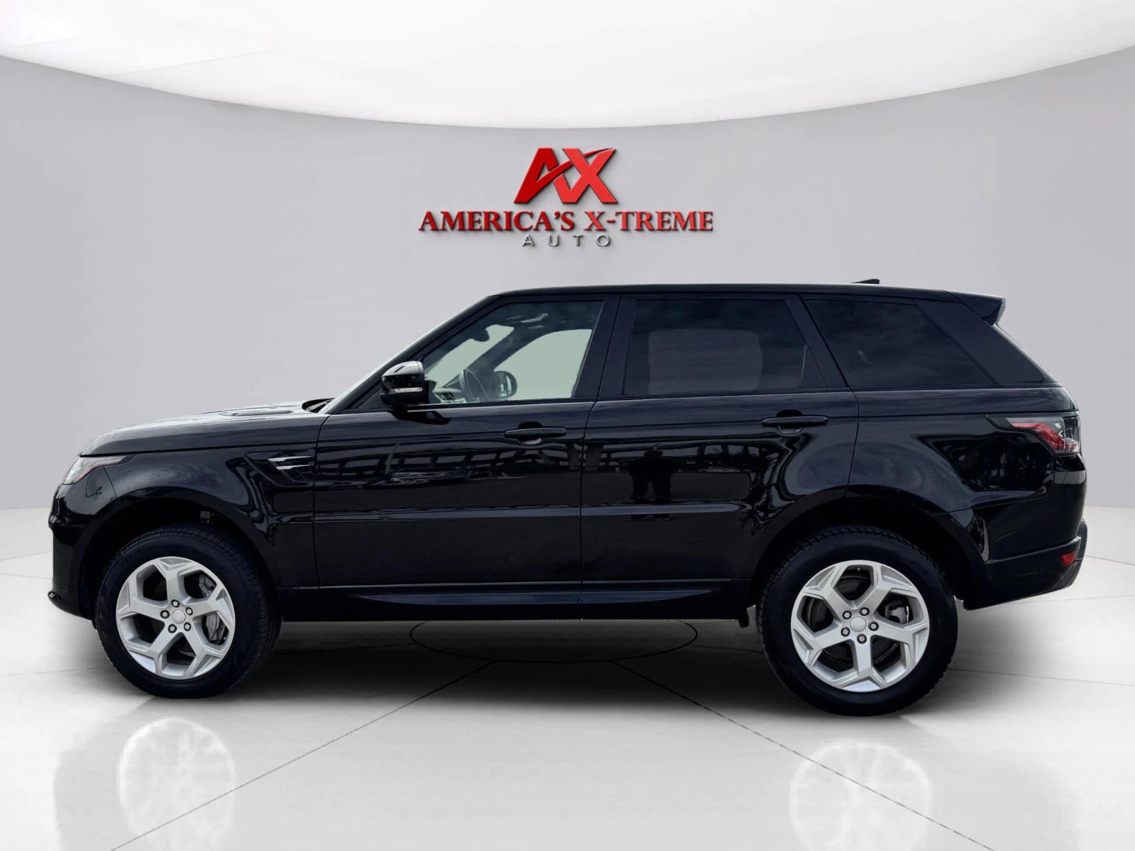 2018 Land Rover Range Rover Sport HSE photo 2