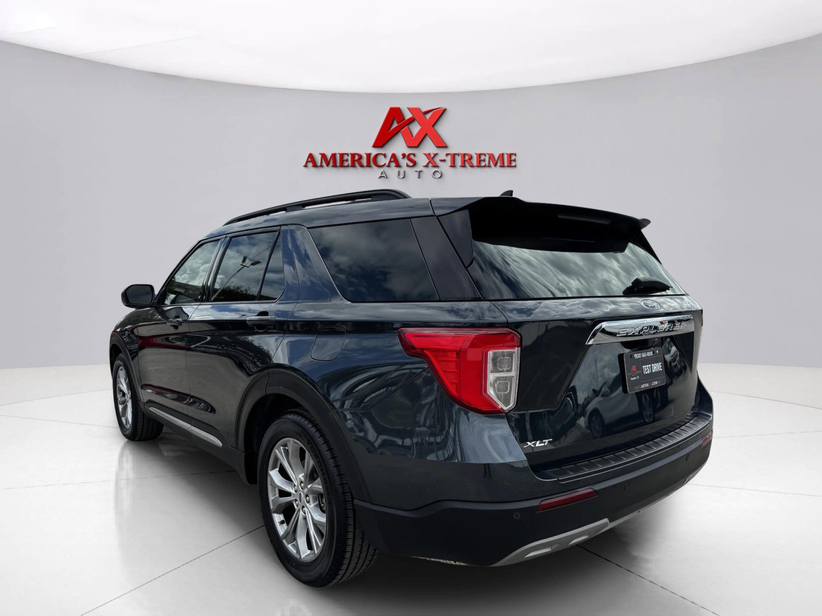 2022 Ford Explorer XLT photo 2