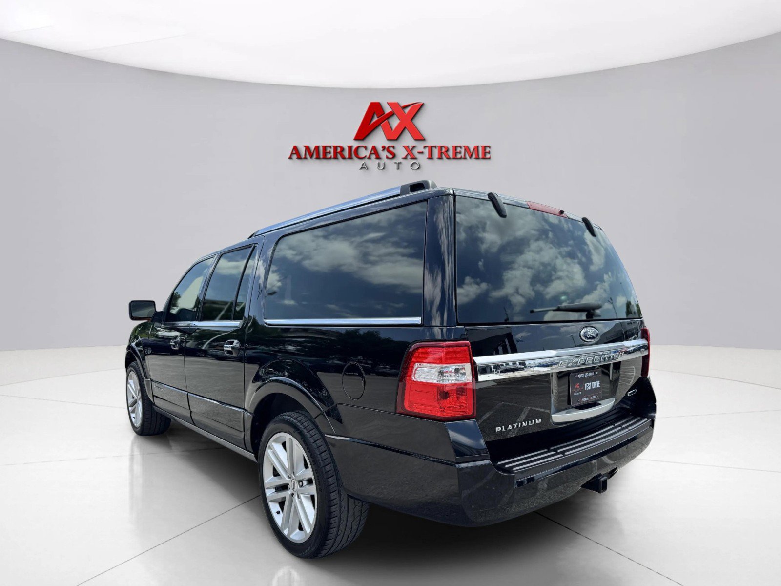 2016 Ford Expedition EL Platinum photo 3