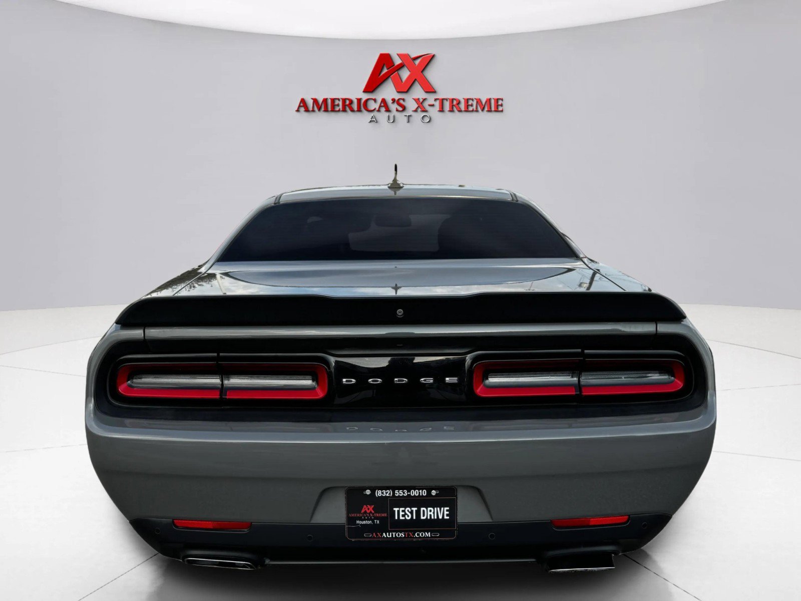 2017 Dodge Challenger SXT Plus photo 4