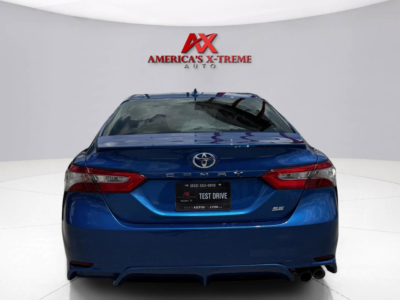 2019 Toyota Camry SE photo 4