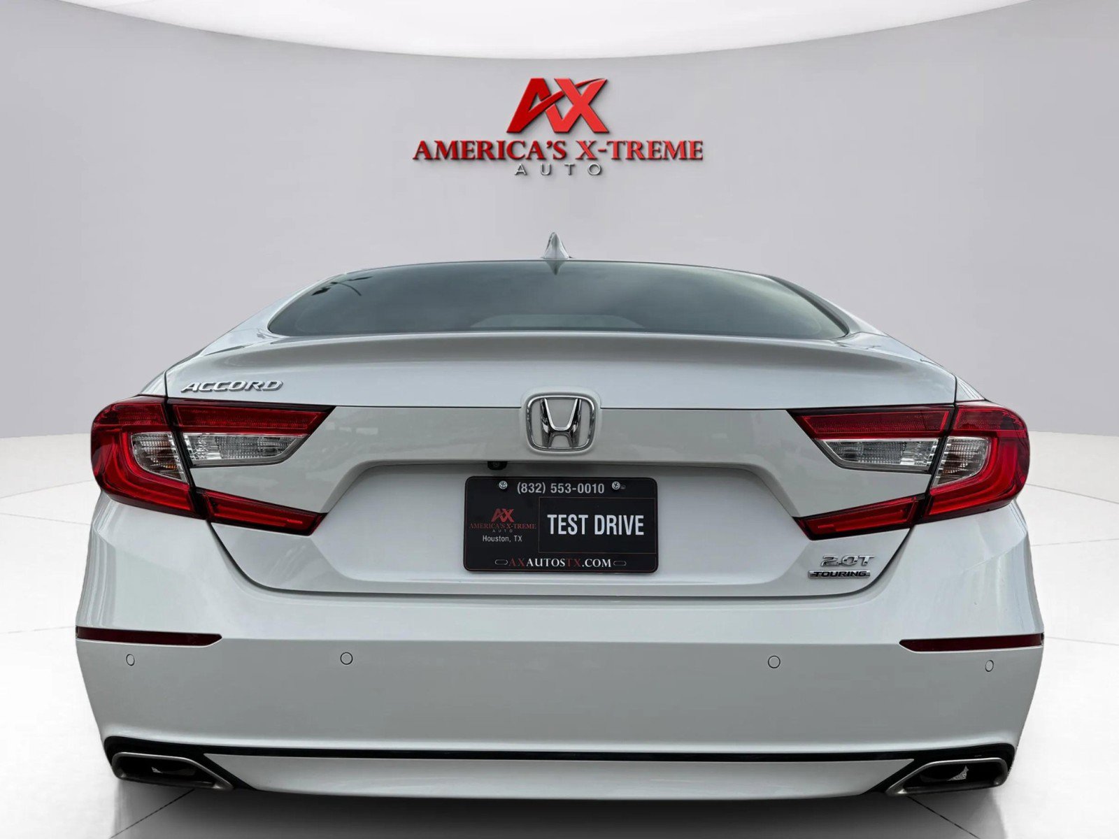 2018 Honda Accord Touring 2.0T photo 4