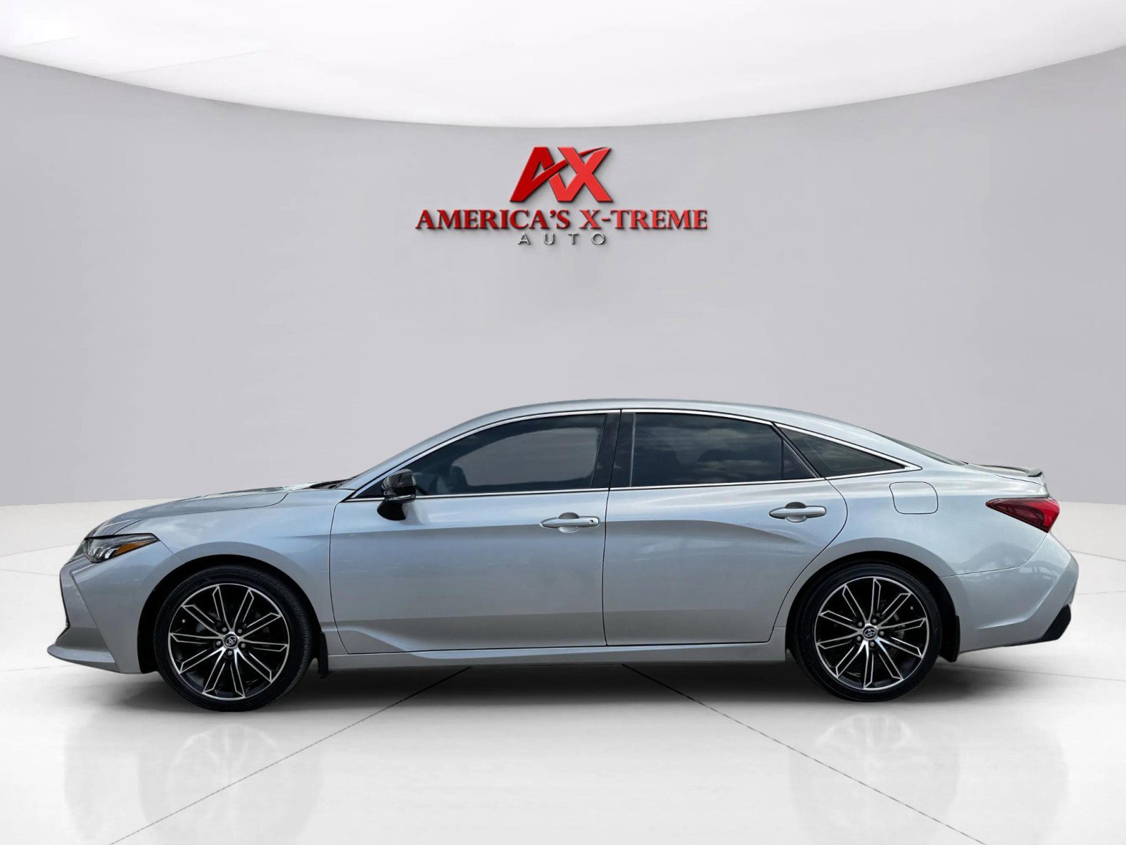 2019 Toyota Avalon XSE photo 2