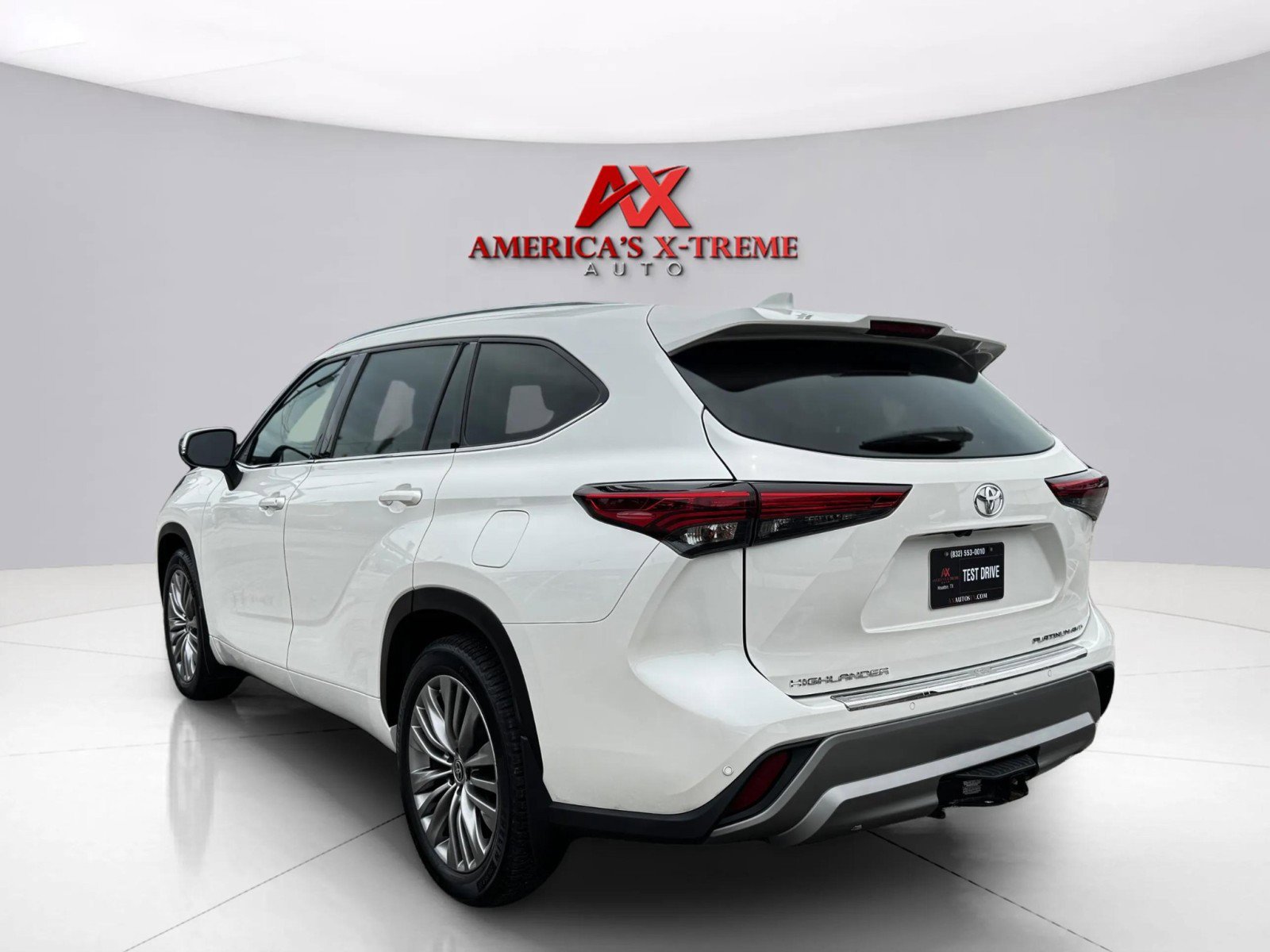 2021 Toyota Highlander Platinum photo 3