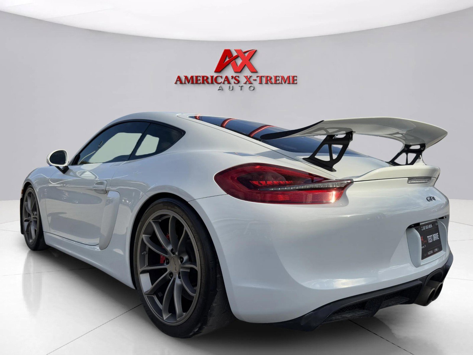2016 Porsche Cayman GT4 photo 3