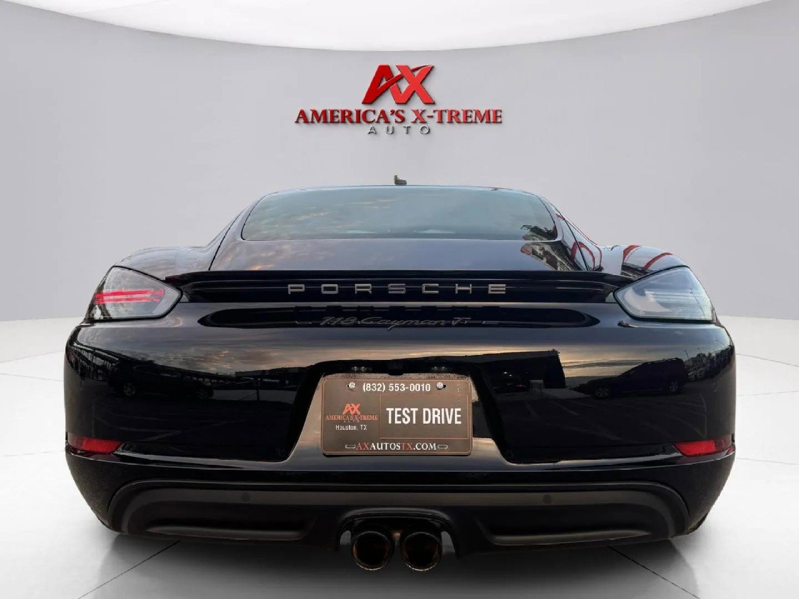 2022 Porsche Cayman T photo 4