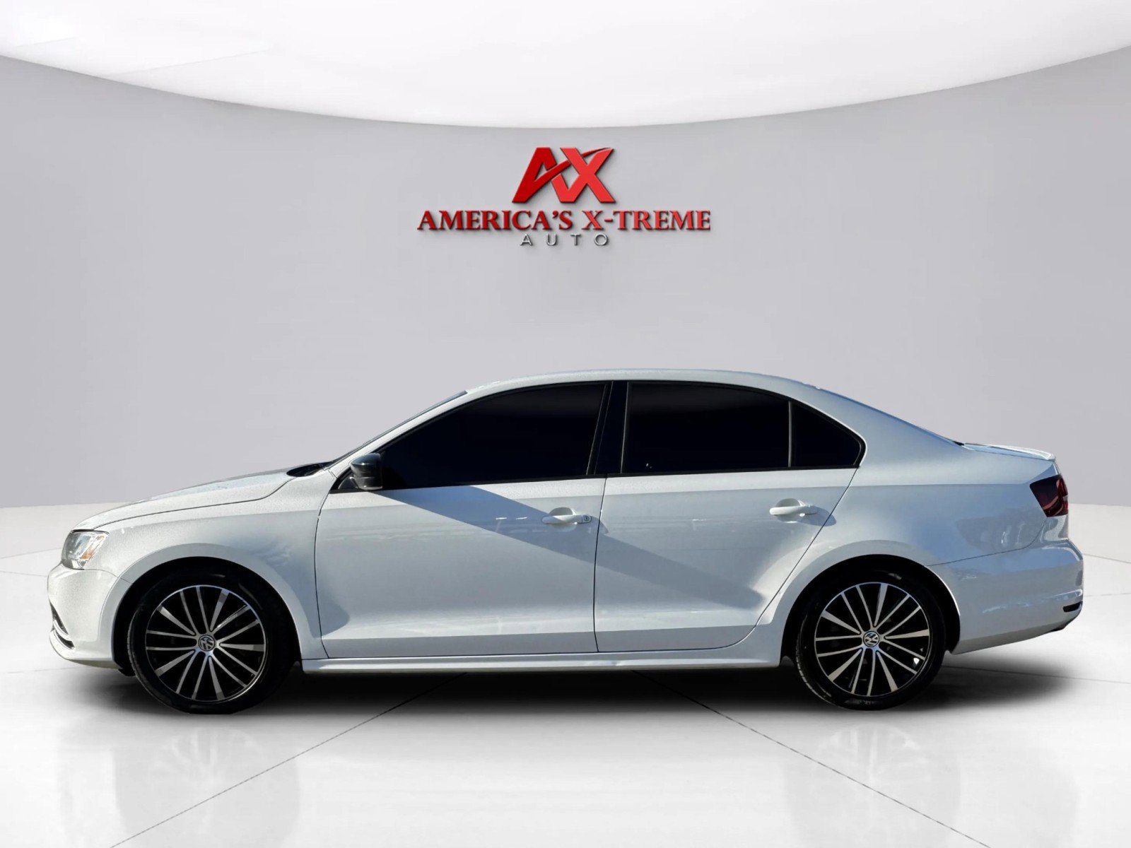 2016 Volkswagen Jetta 1.8T Sport photo 3