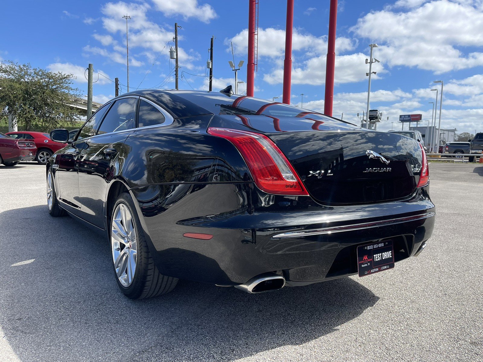 2015 Jaguar XJ photo 3