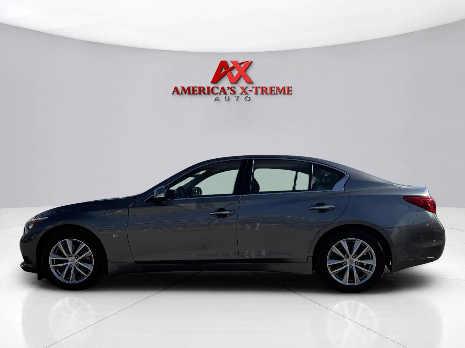 2014 Infiniti Q50 Premium photo 2