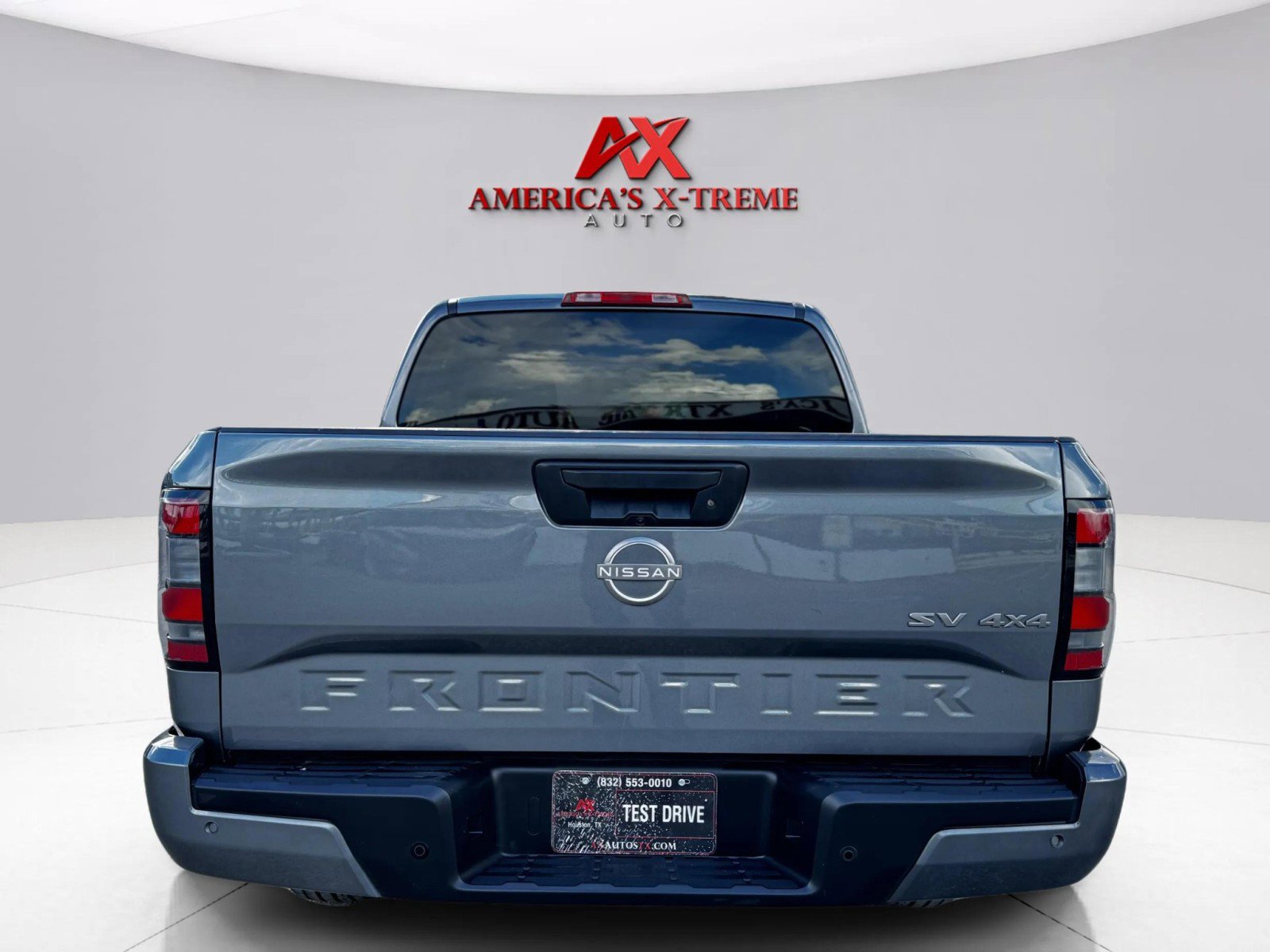 2023 Nissan Frontier SV photo 2
