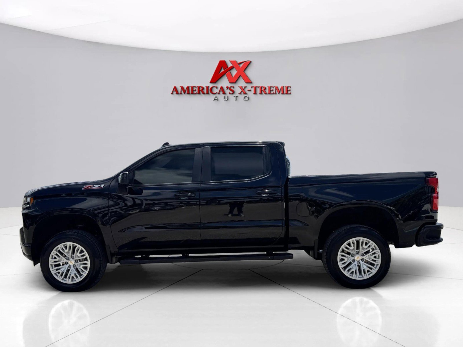 2021 Chevrolet Silverado 1500 RST photo 2