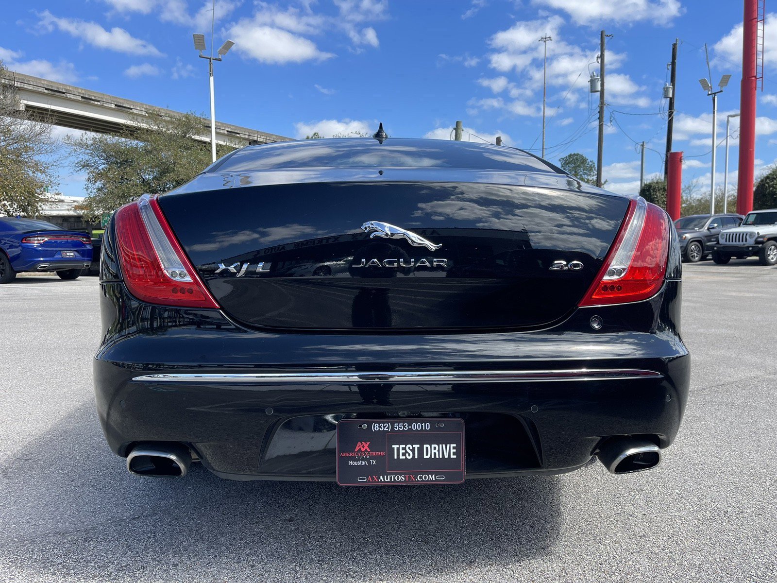 2015 Jaguar XJ photo 4