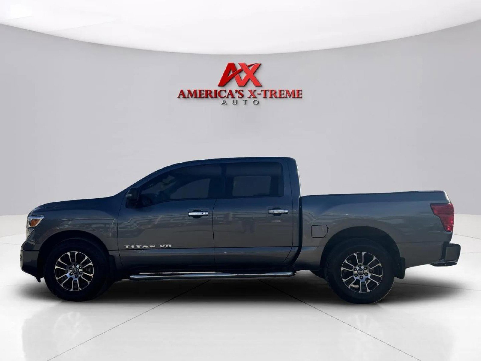 2020 Nissan Titan SV photo 2