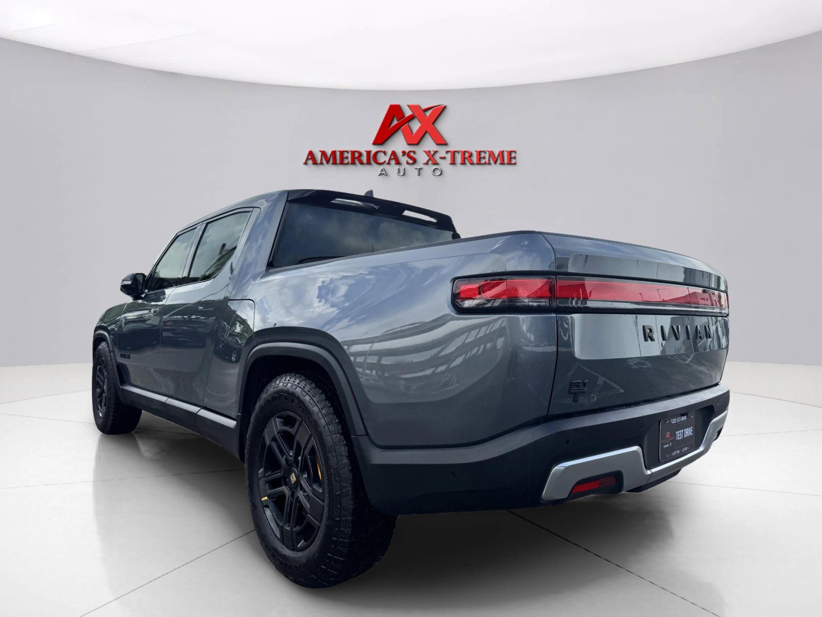 2022 Rivian R1T Adventure photo 3