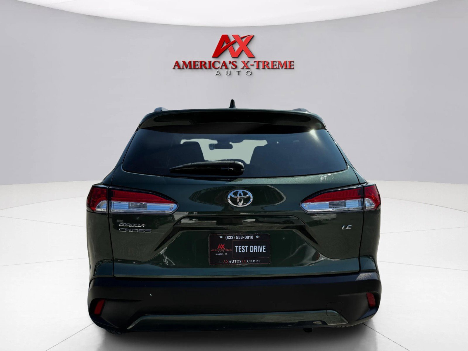 2022 Toyota Corolla Cross LE photo 3