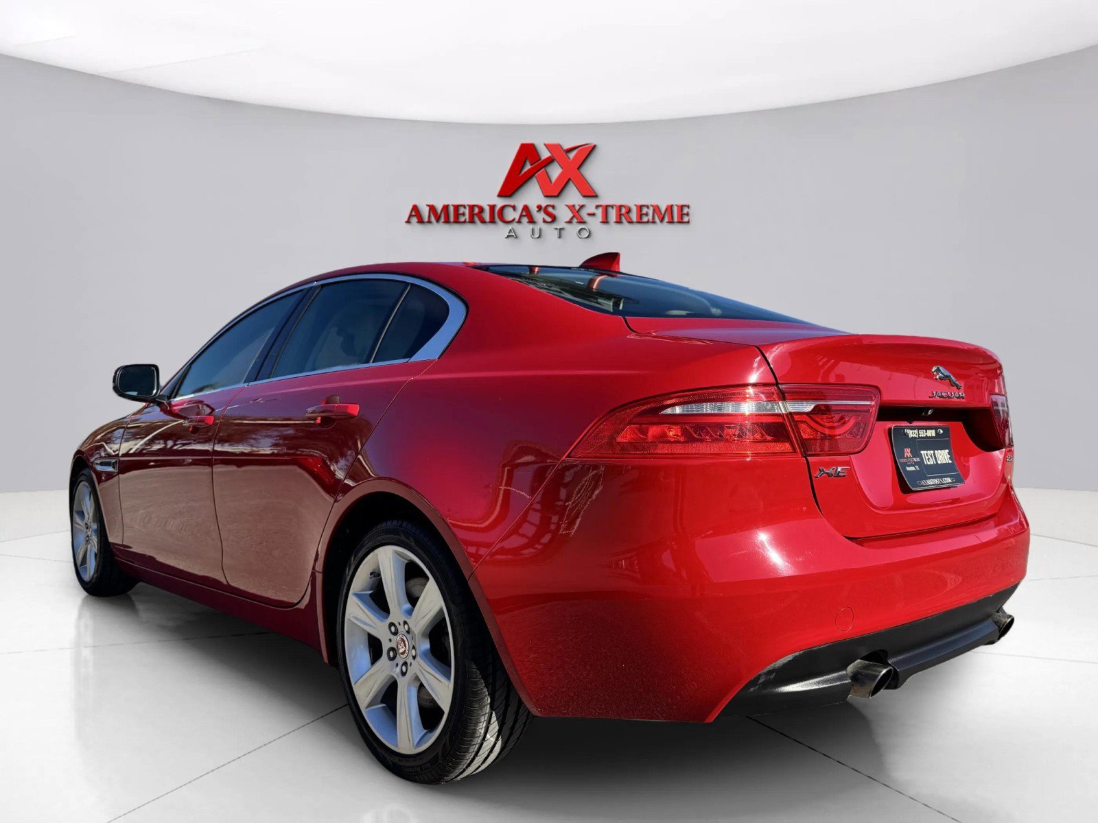 2019 Jaguar XE Premium photo 3