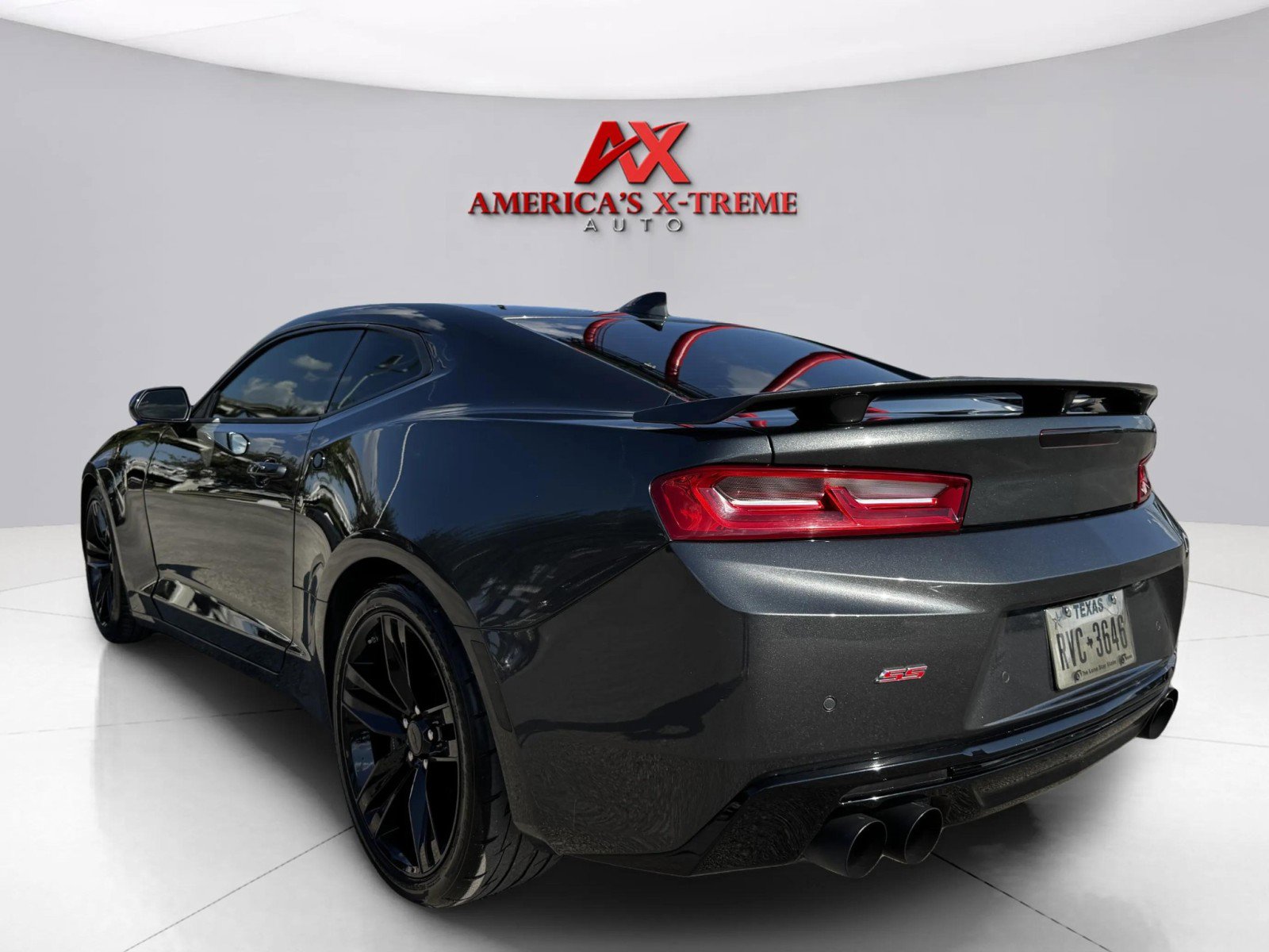 2018 Chevrolet Camaro 2SS photo 2