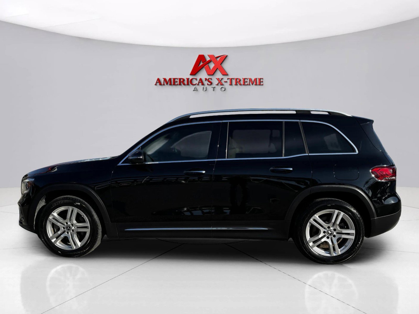 2021 Mercedes Benz GLB 250 photo 2